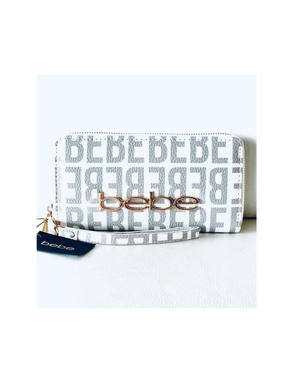 NWT bebe Gorgeous White Gray Gold Hardware Signature Zip All Around Moana Wallet